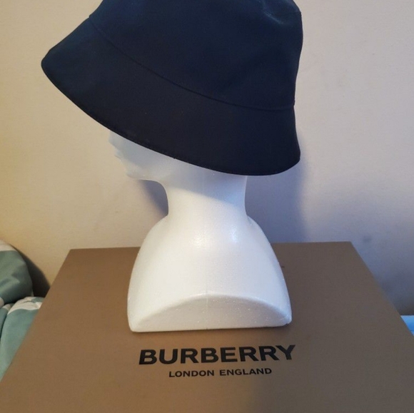Burberry reversible bucket hat - Picture 8 of 12